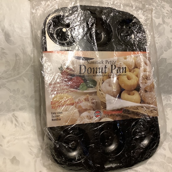 Nonstick 6 donut pan new in original pkg. Bake adorable mini-donuts! - Picture 2 of 4